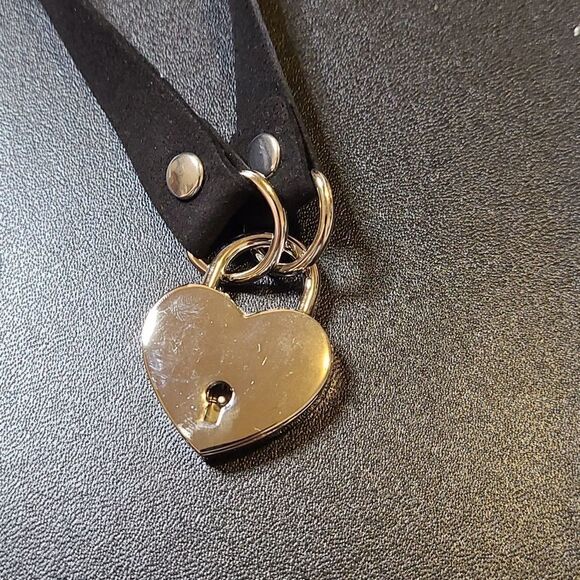 NEW Black Heart with keys Choker Collar 12" - Picture 2 of 5